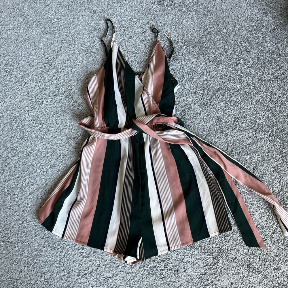 SHEIN Spaghetti Strap Tie Waist Romper Size S